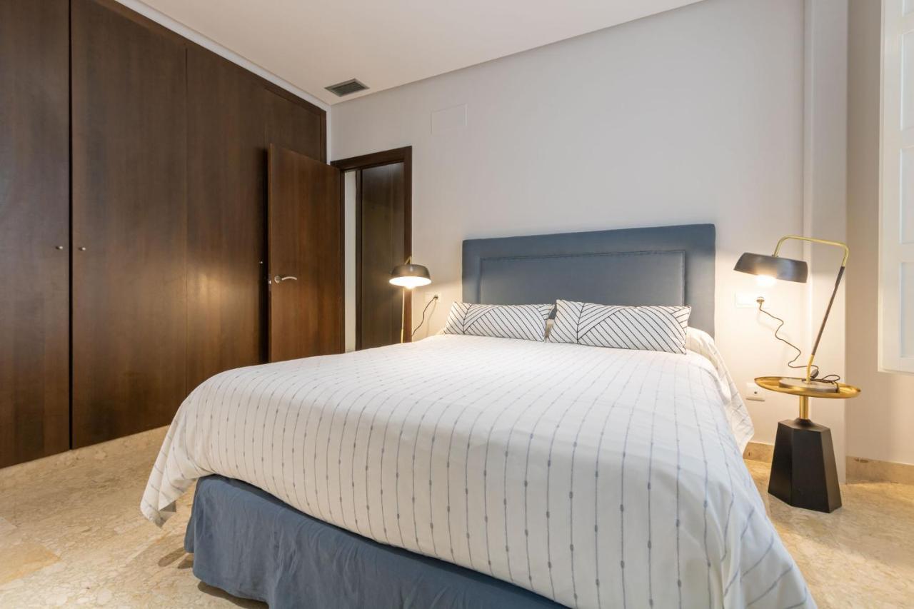 Alkazar Gardens Old Town 6 Pax Apartment Sevilla Bagian luar foto