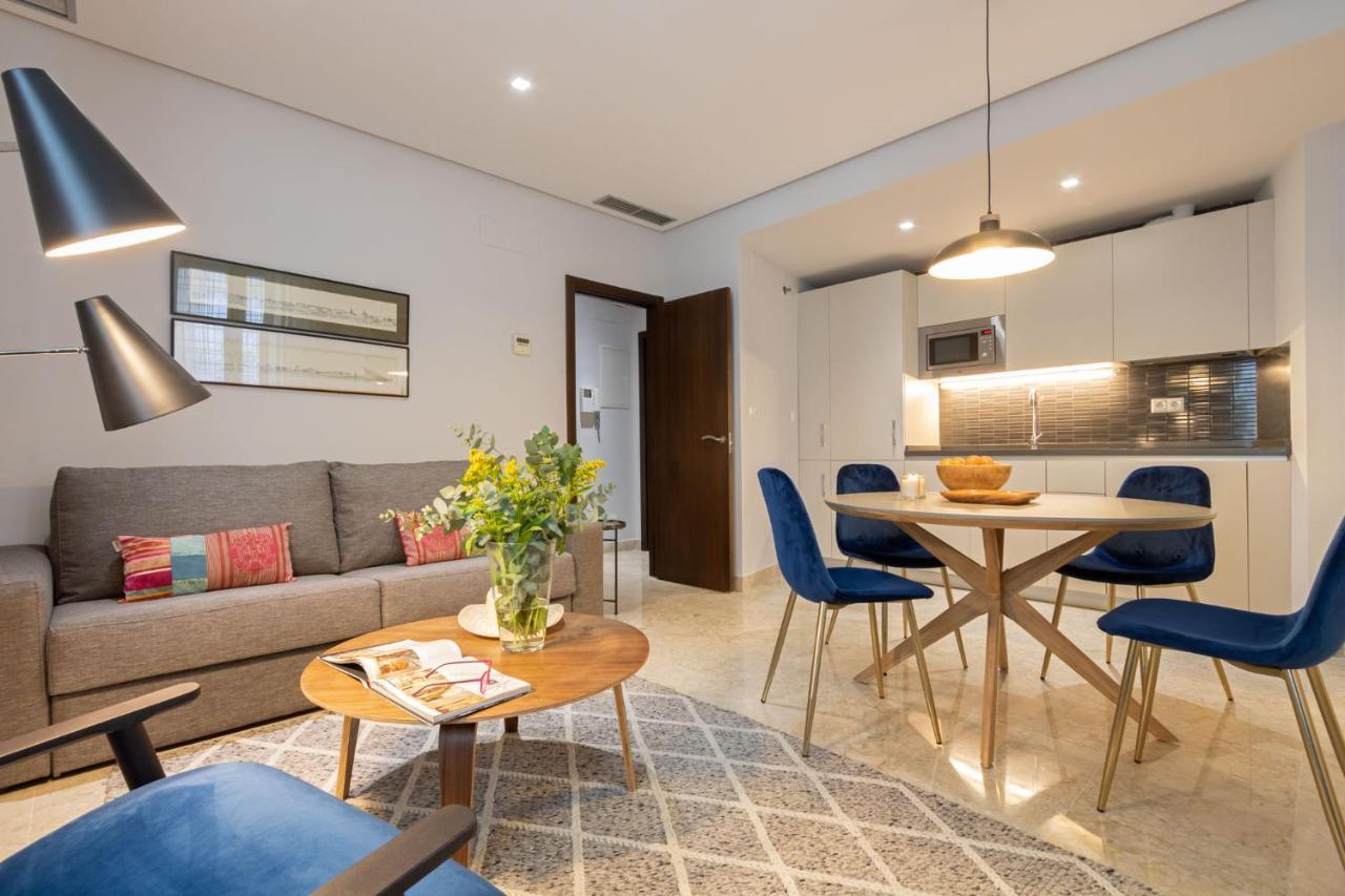 Alkazar Gardens Old Town 6 Pax Apartment Sevilla Bagian luar foto