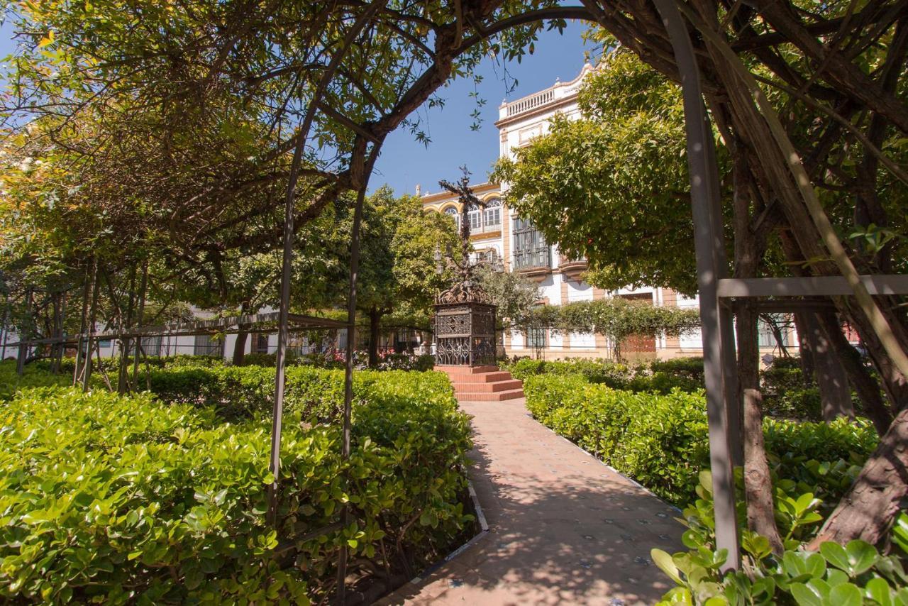 Alkazar Gardens Old Town 6 Pax Apartment Sevilla Bagian luar foto