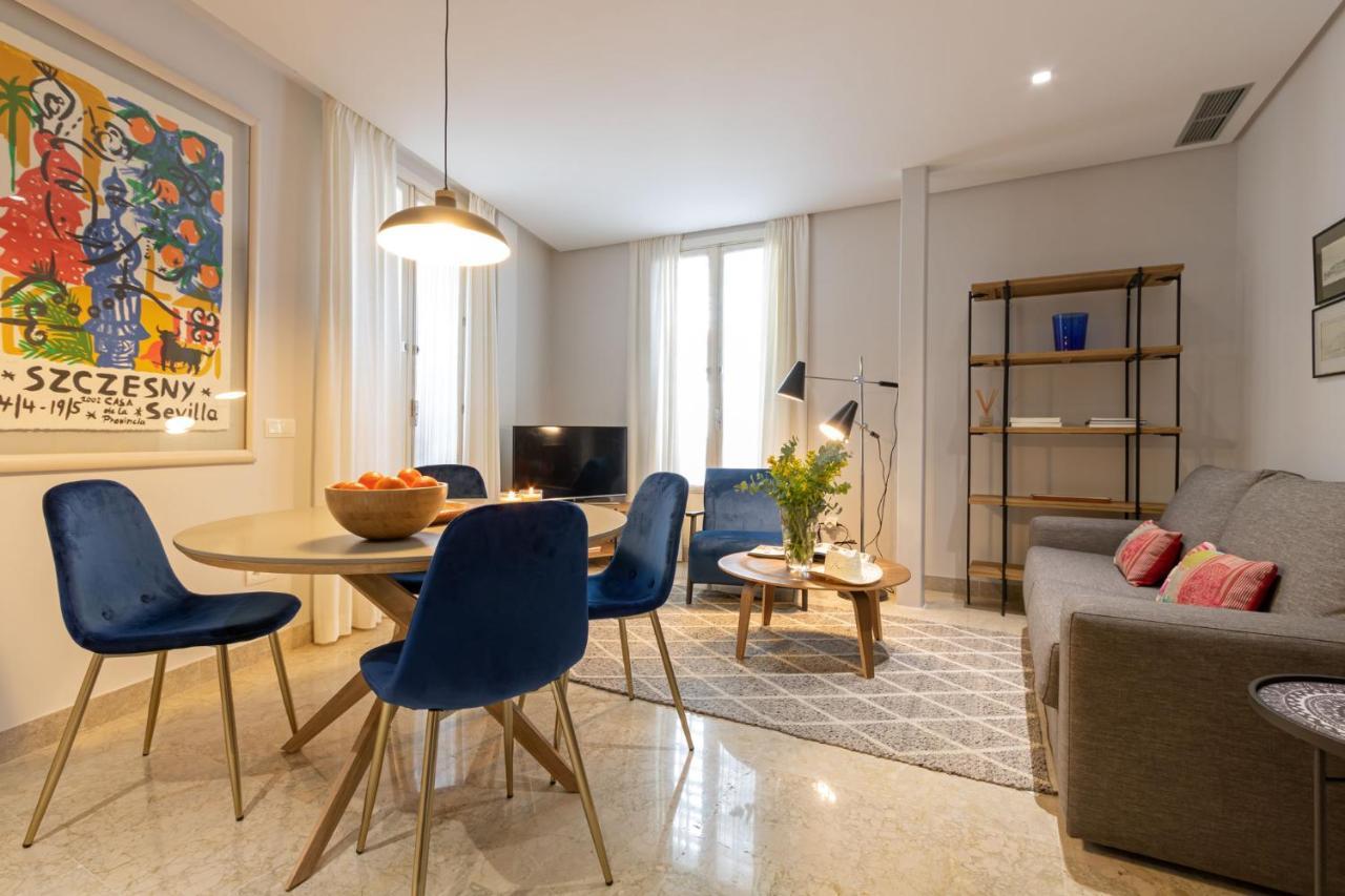 Alkazar Gardens Old Town 6 Pax Apartment Sevilla Bagian luar foto