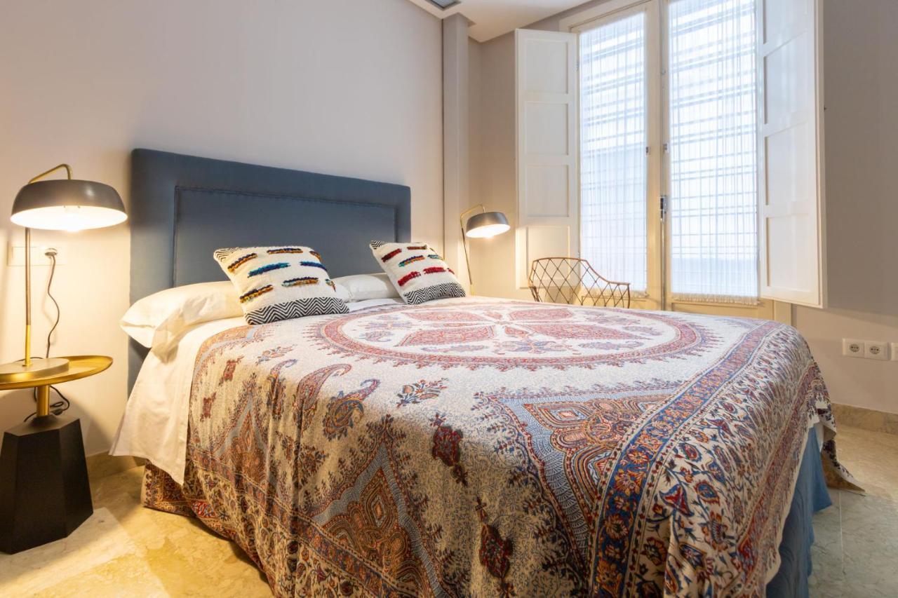 Alkazar Gardens Old Town 6 Pax Apartment Sevilla Bagian luar foto