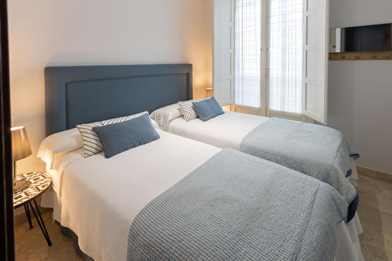 Alkazar Gardens Old Town 6 Pax Apartment Sevilla Bagian luar foto