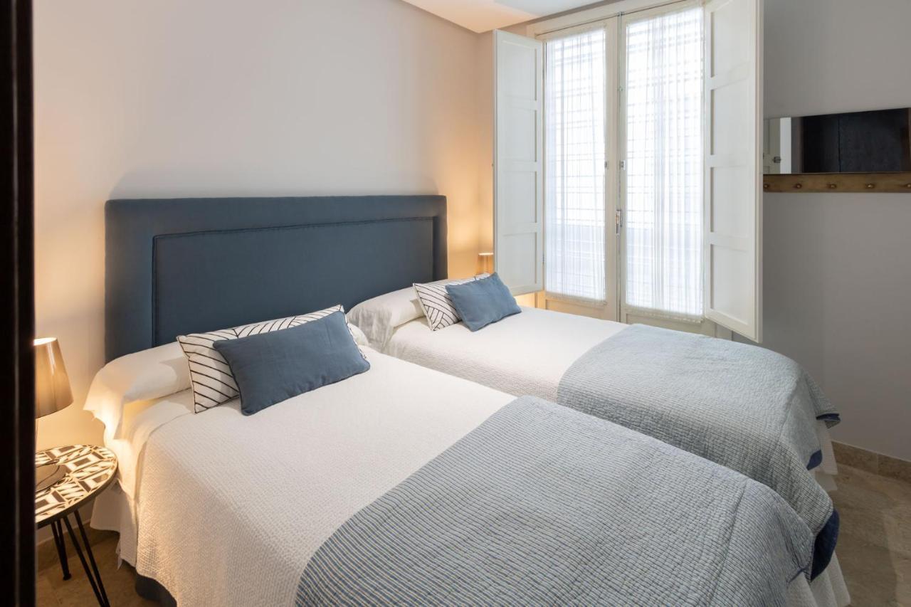 Alkazar Gardens Old Town 6 Pax Apartment Sevilla Bagian luar foto